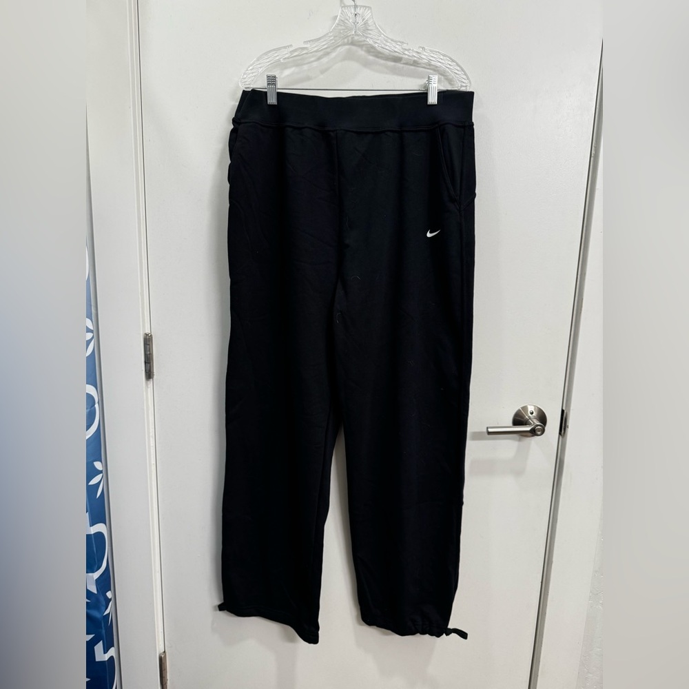 Nike women’s training black sweats size XL